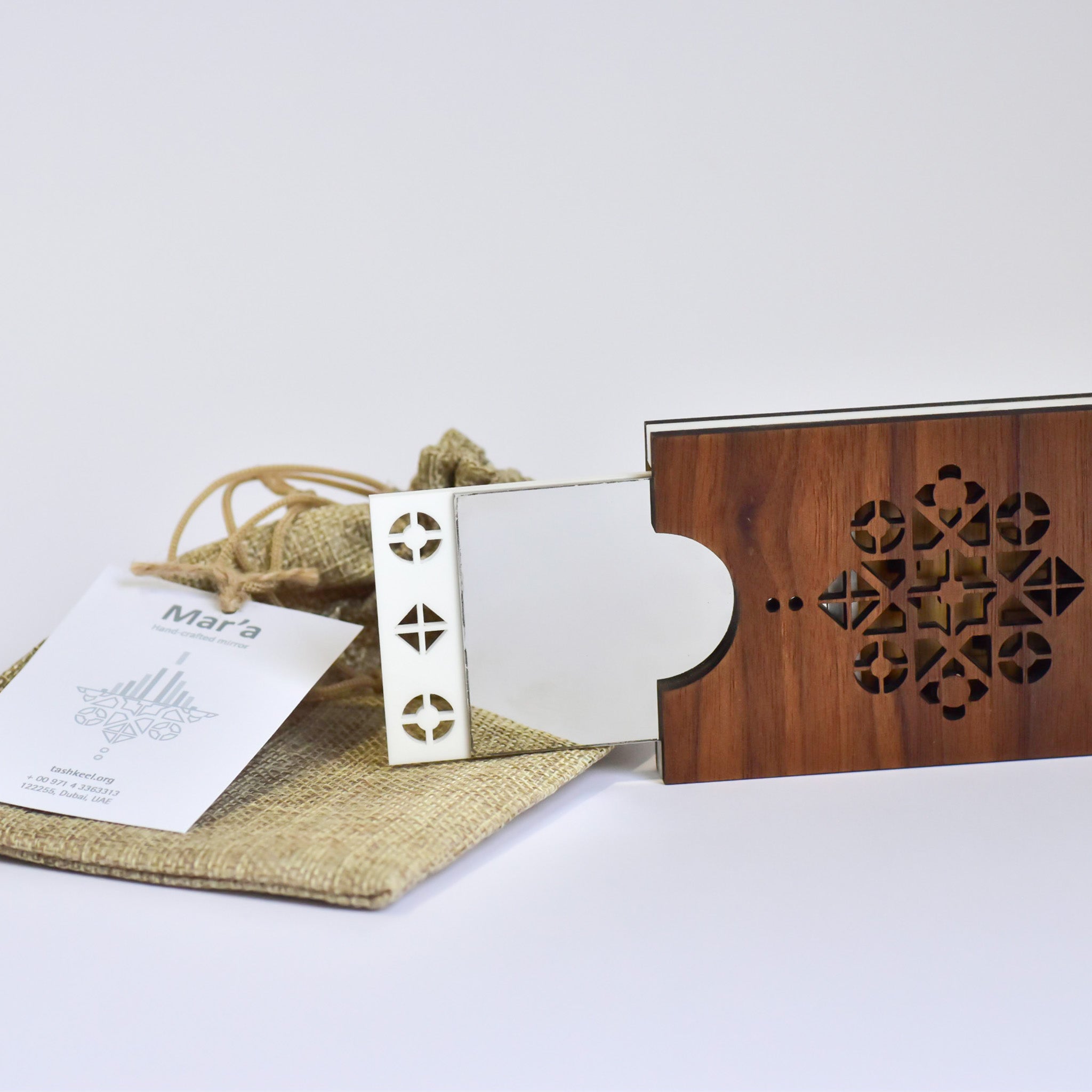 Mar'a: pocket mirror