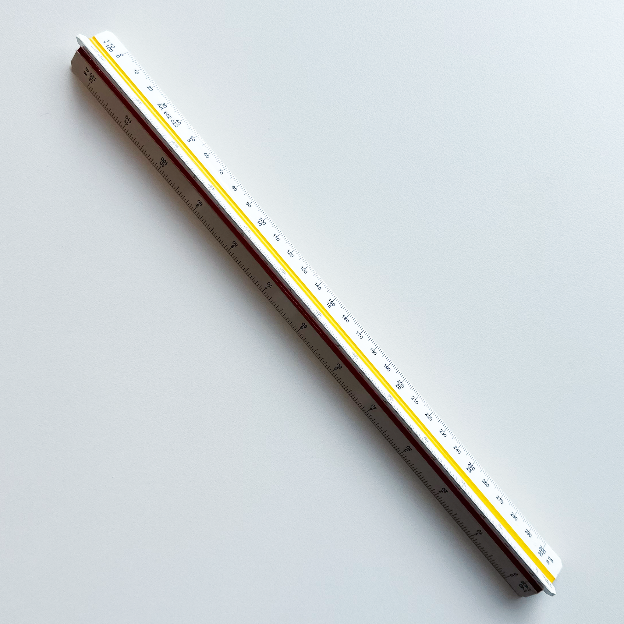 Isomars Triangular Scale