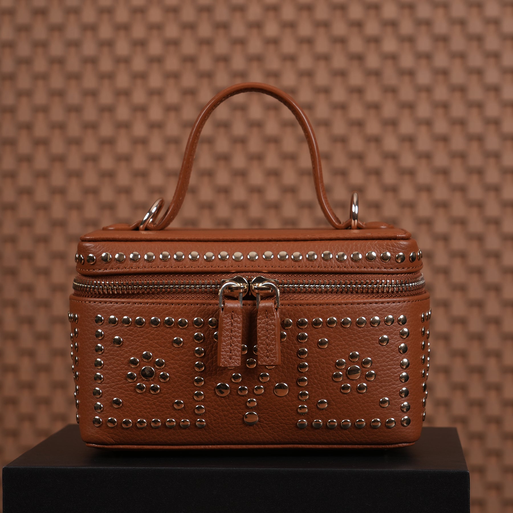 Mandoos Leather Bag