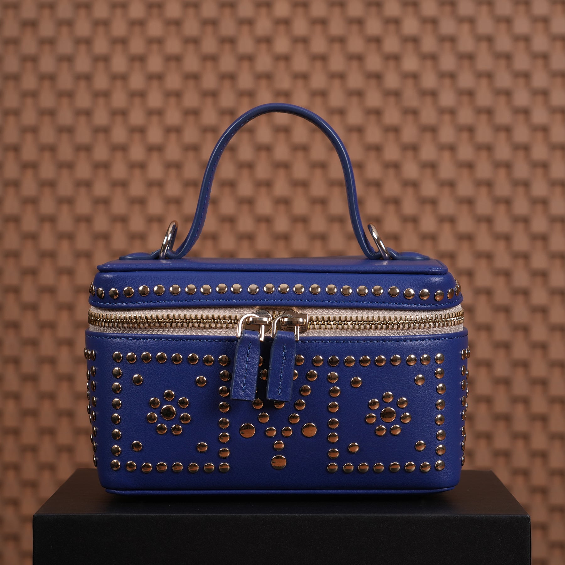 Mandoos Leather Bag